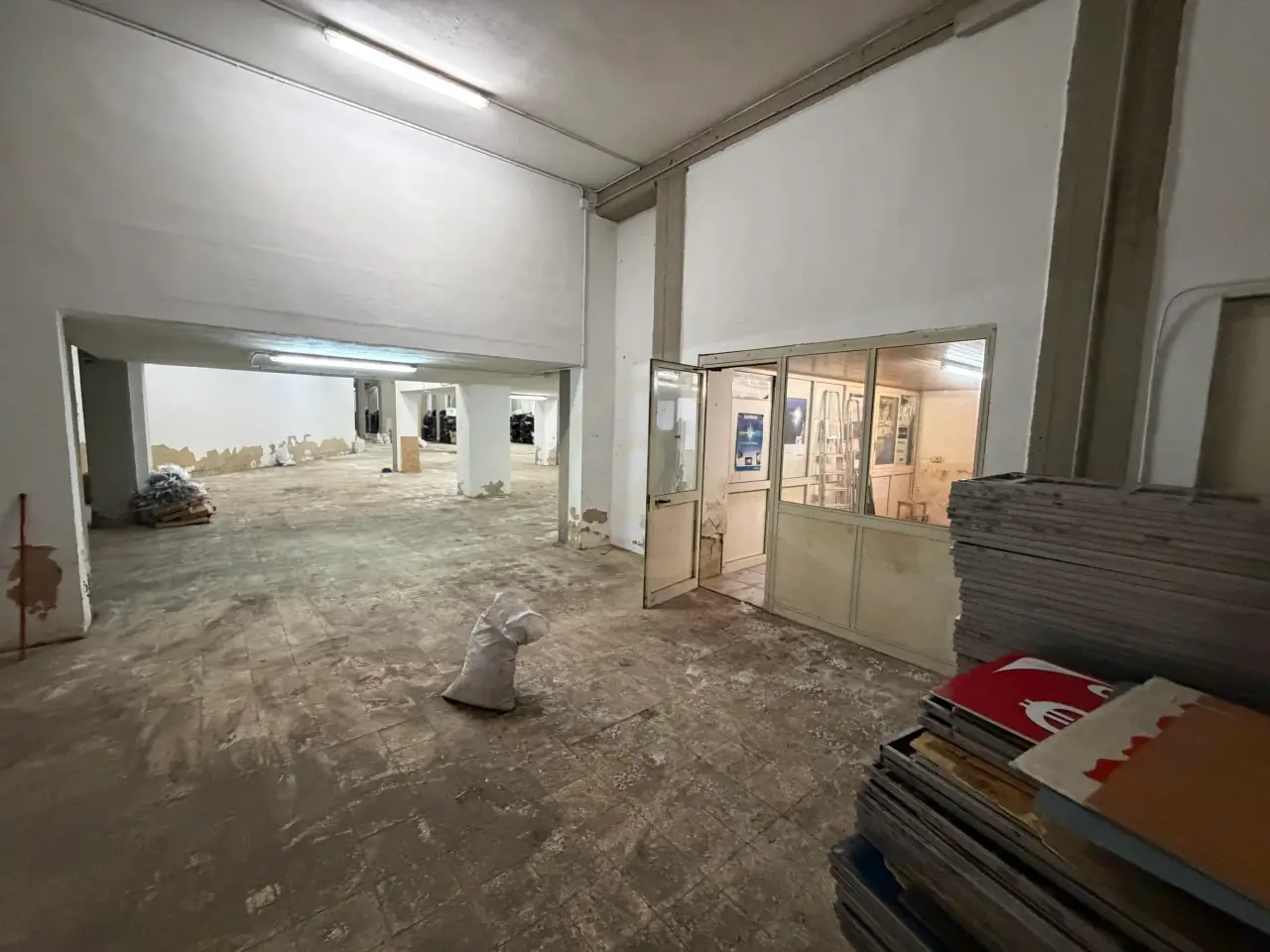 Magazzino in Via Edmondo De Amicis 103, Catania, {3} - Foto 1
