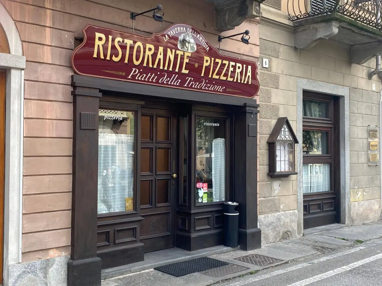 Negozio in Piazza Vineis 6, Saluzzo, {3} - Foto 1