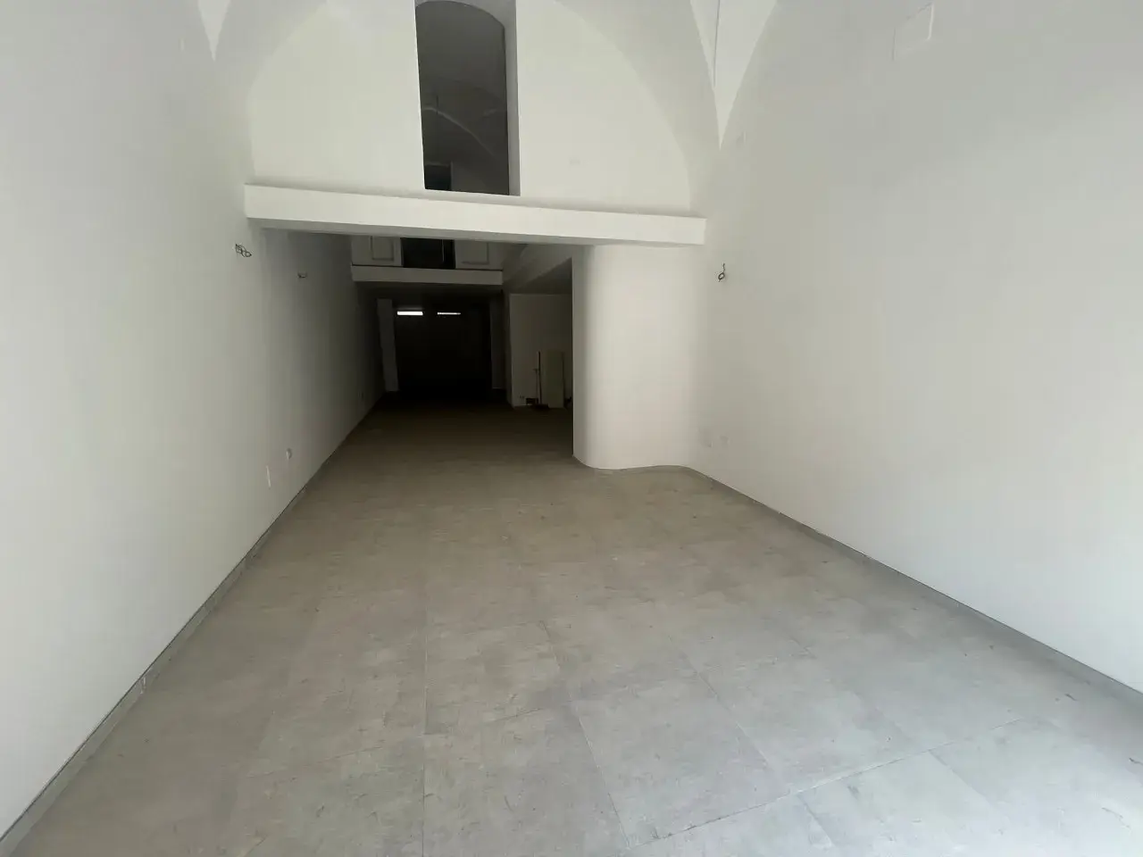 Esercizio commerciale in Via Nazario Sauro 10a, Lecce, {3} - Foto 2