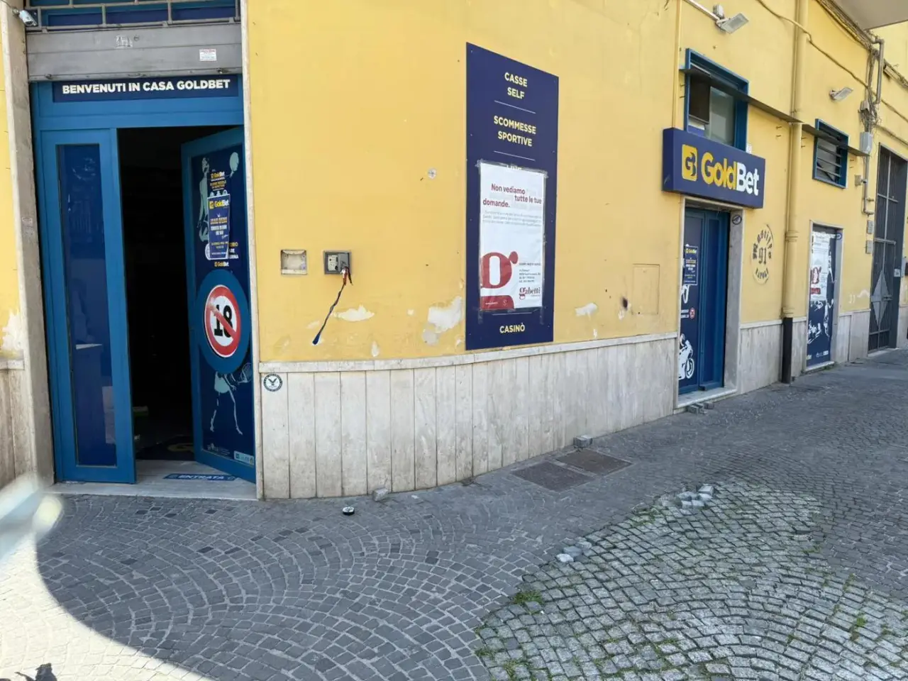 Esercizio commerciale in Corso Umberto I 13, Sant'Anastasia, {3} - Foto 1