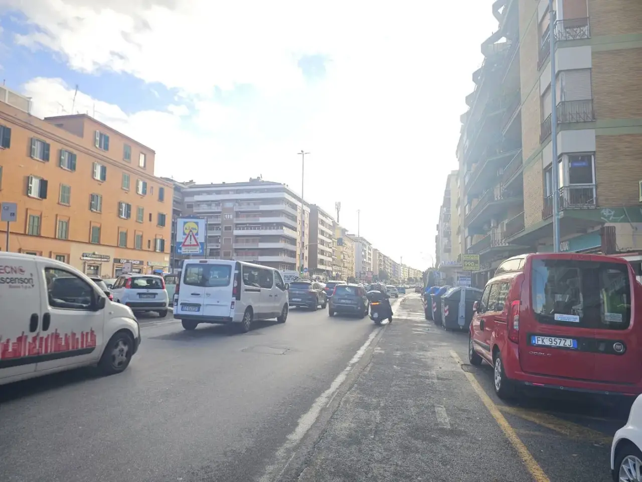 Esercizio commerciale in Via Tuscolana 783, Roma, {3} - Foto 2