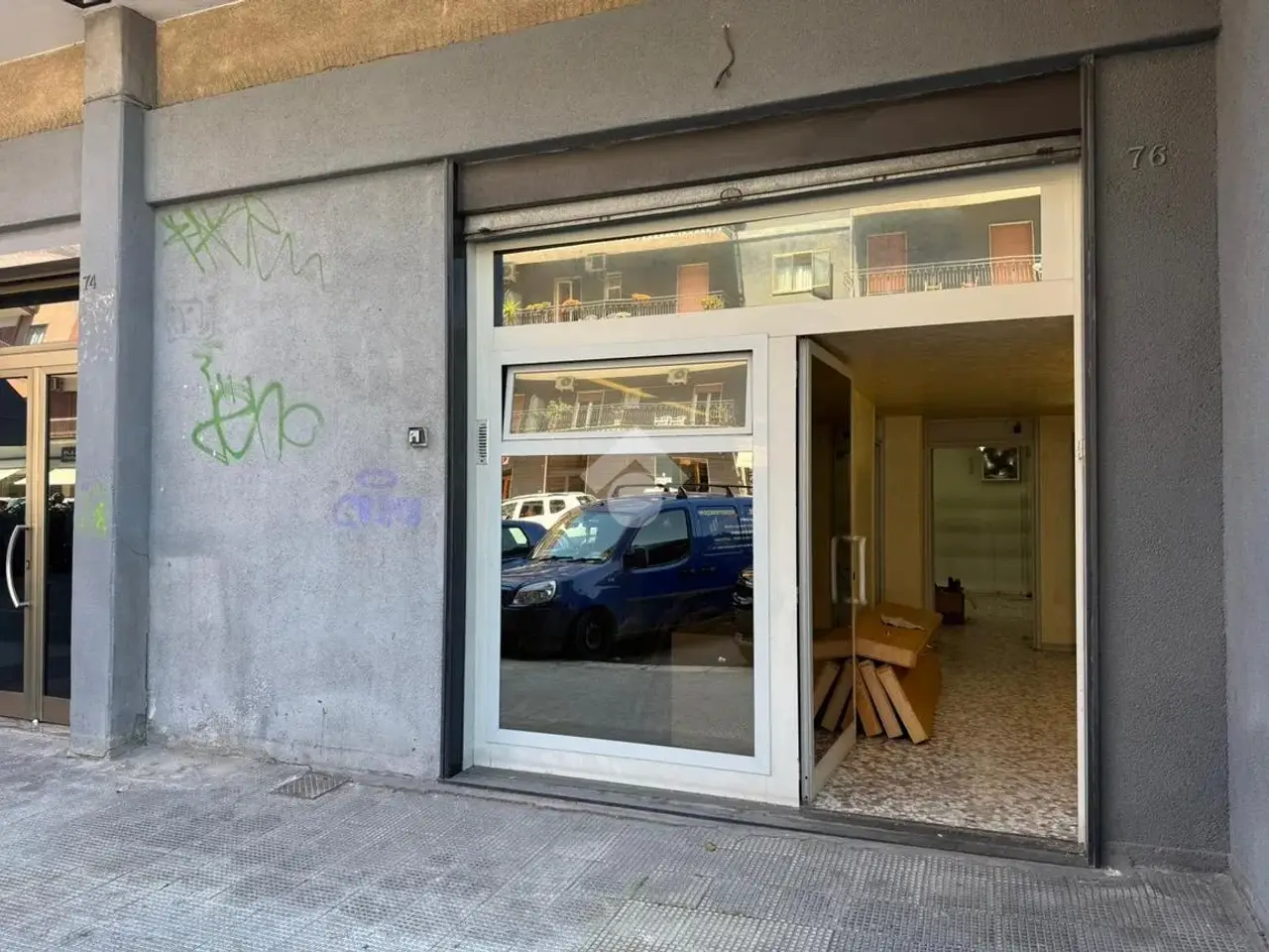 Negozio in Via Stefano Jacini 76, Bari, {3} - Foto 1