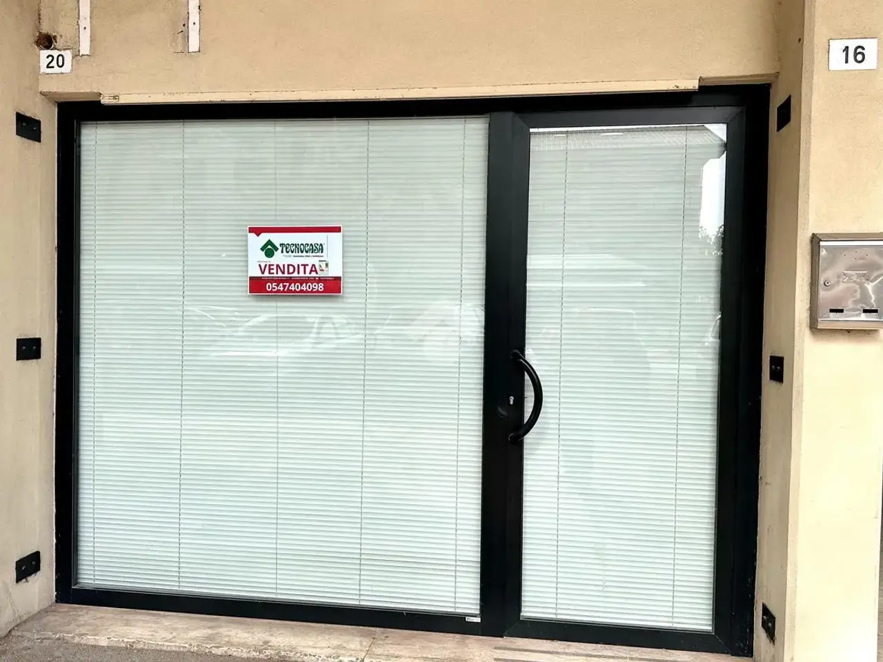 Negozio in Via Chiesa di Sant'Egidio 20, Cesena, {3} - Foto 1