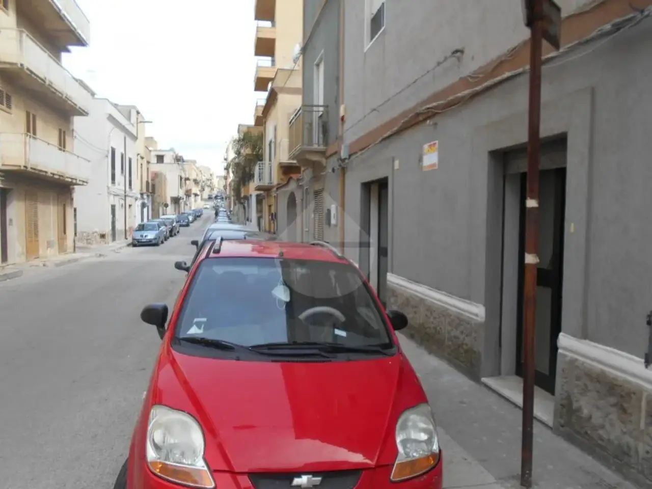 Negozio in Locale-Commerciale-, Castelvetrano, {3} - Foto 1