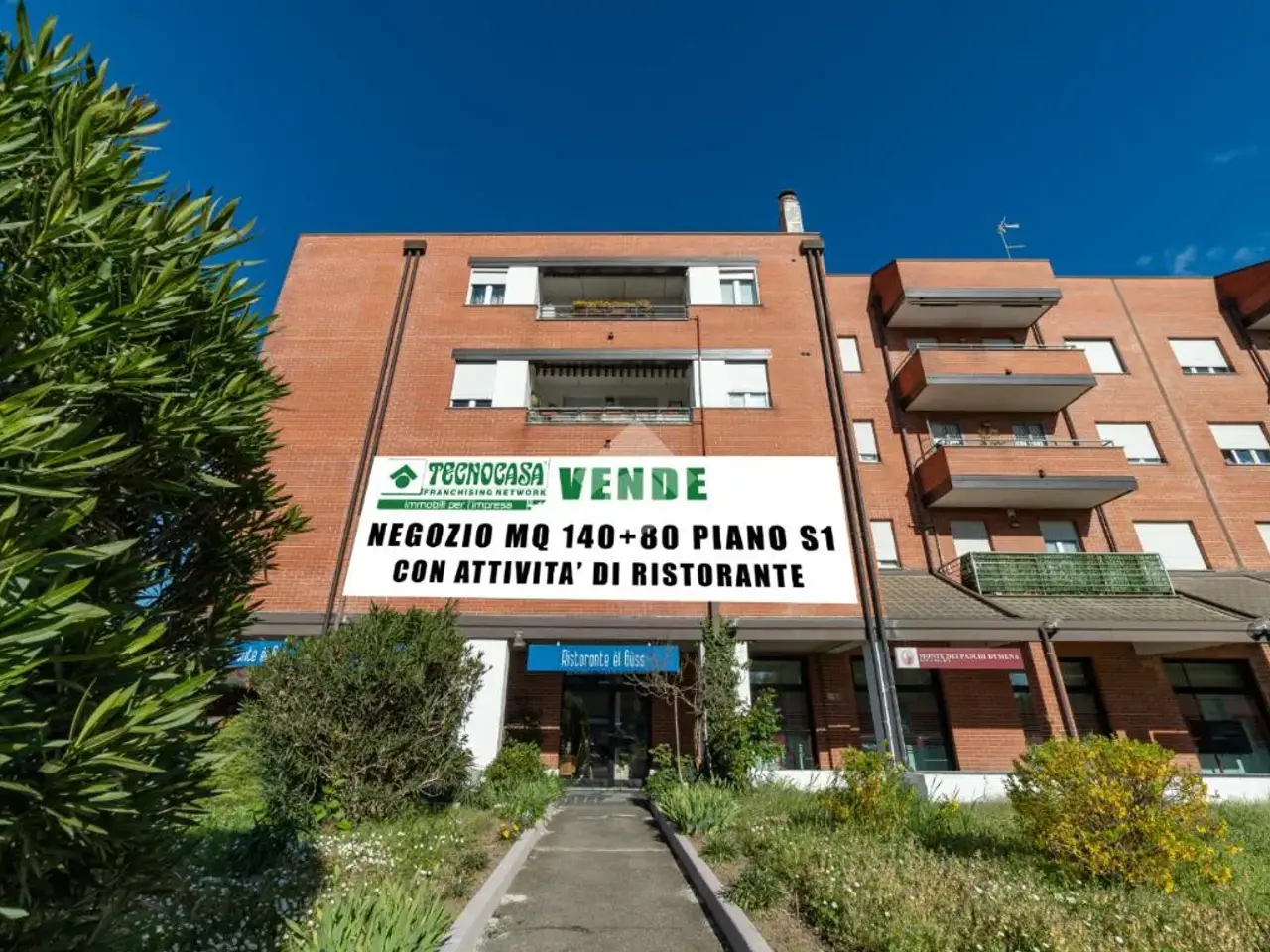 Negozio in Via Paolo Magretti 1, Paderno Dugnano, {3} - Foto 1