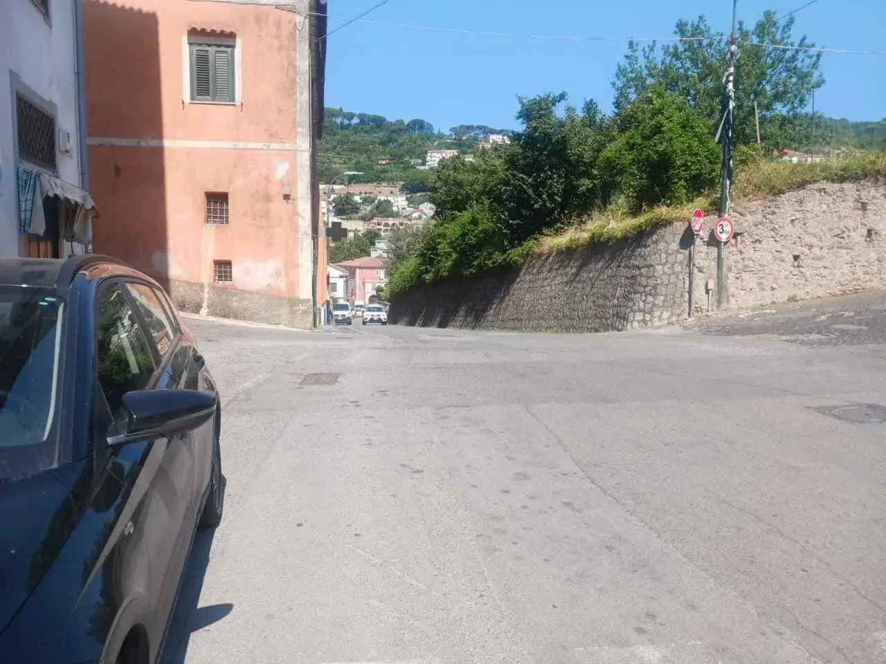 Negozio in Via Nicola di Marino 37, Cava De' Tirreni, {3} - Foto 2