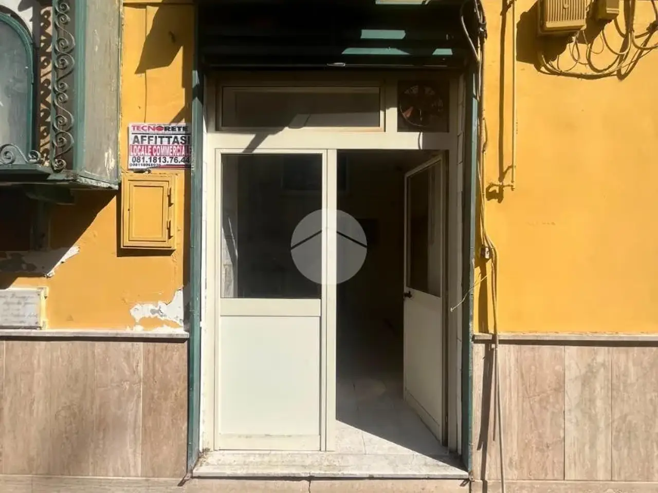 Negozio in Via Pier delle Vigne 54, Napoli, {3} - Foto 2