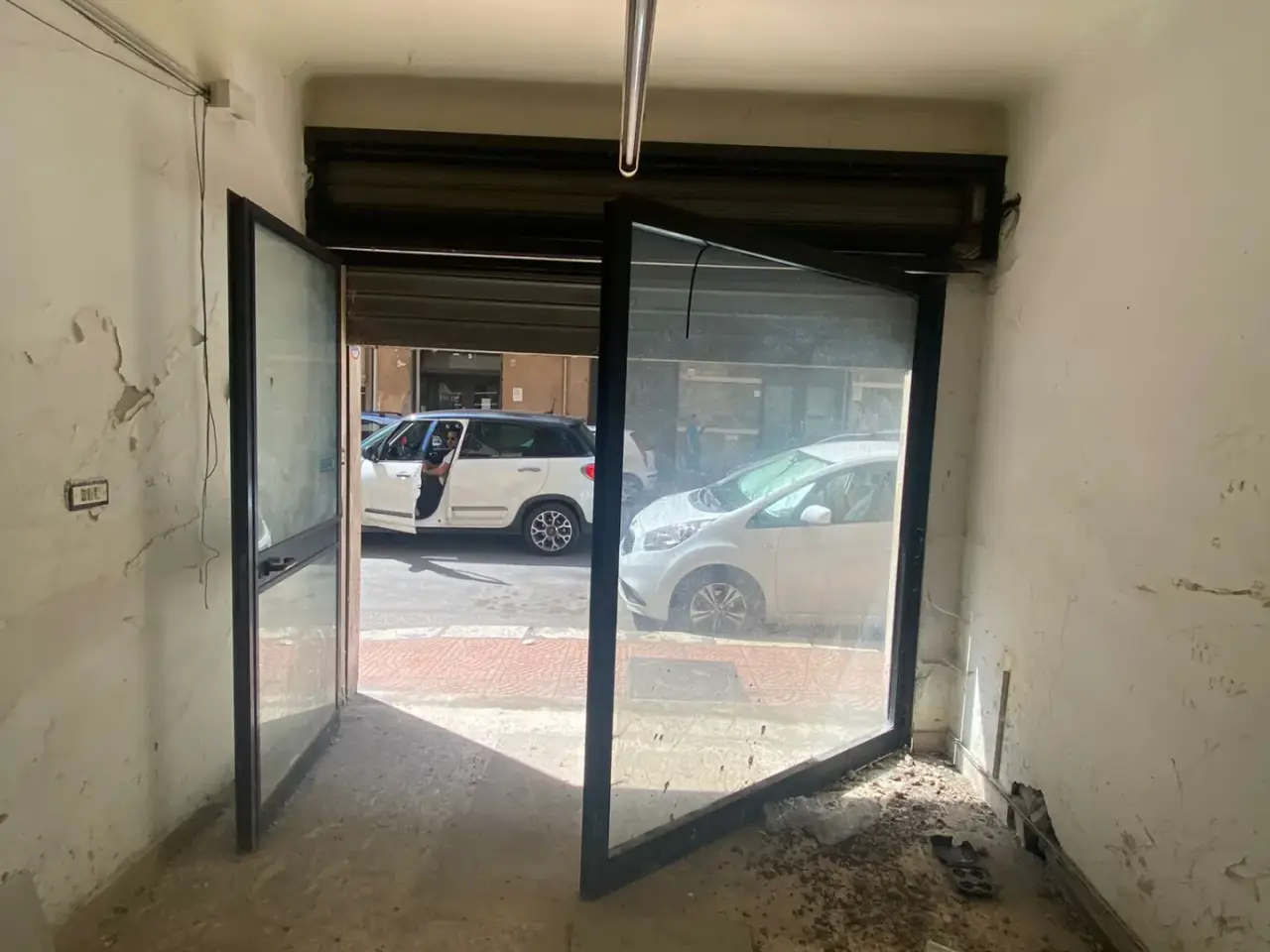 Negozio in Via Cugini 36, Taranto, {3} - Foto 2