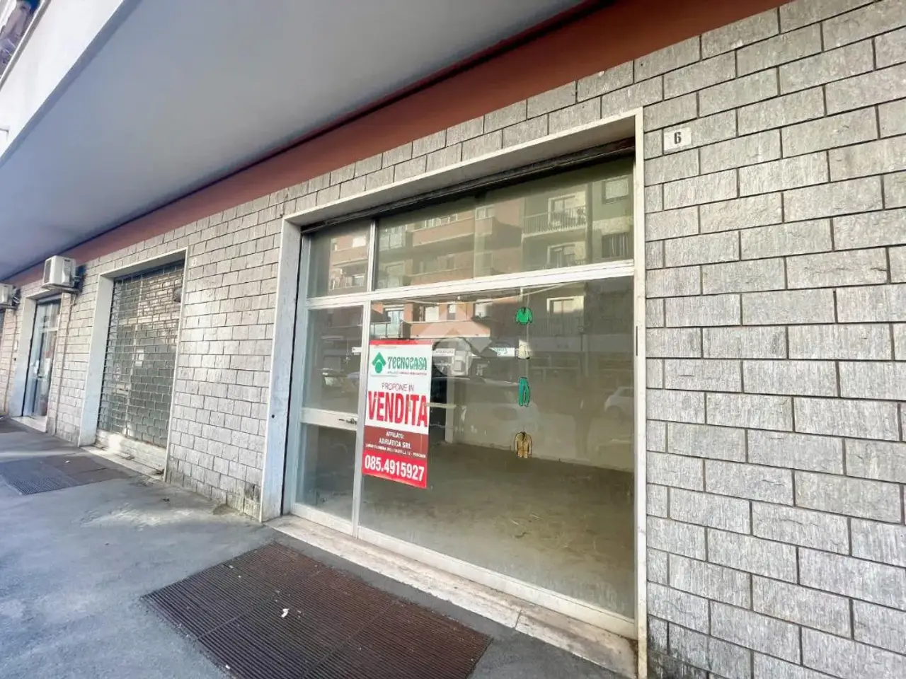 Negozio in Via Corradino d'Ascanio 15, Pescara, {3} - Foto 2
