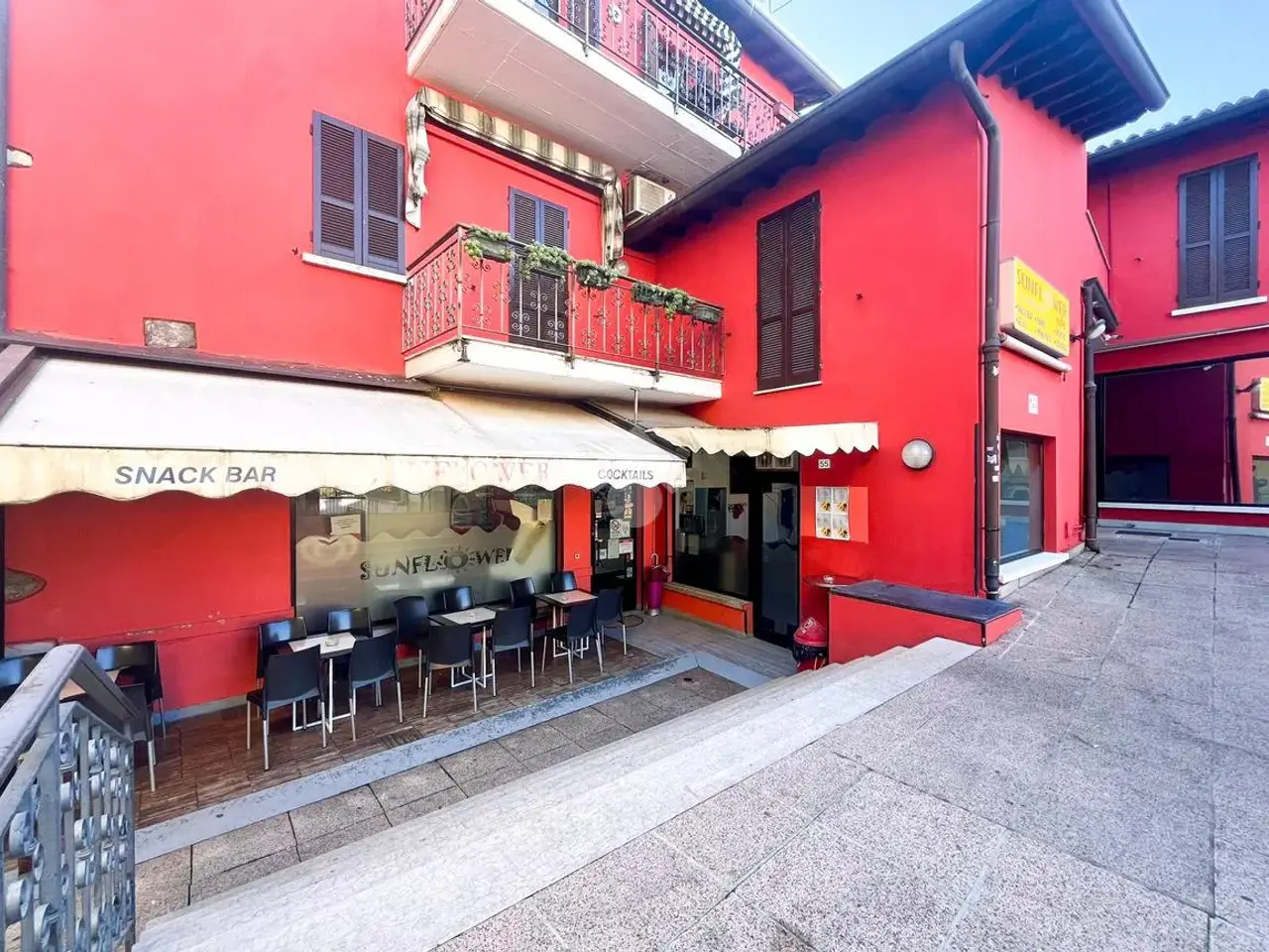 Negozio in Piazza Giacomo Matteotti 20, Desenzano del Garda, {3} - Foto 1