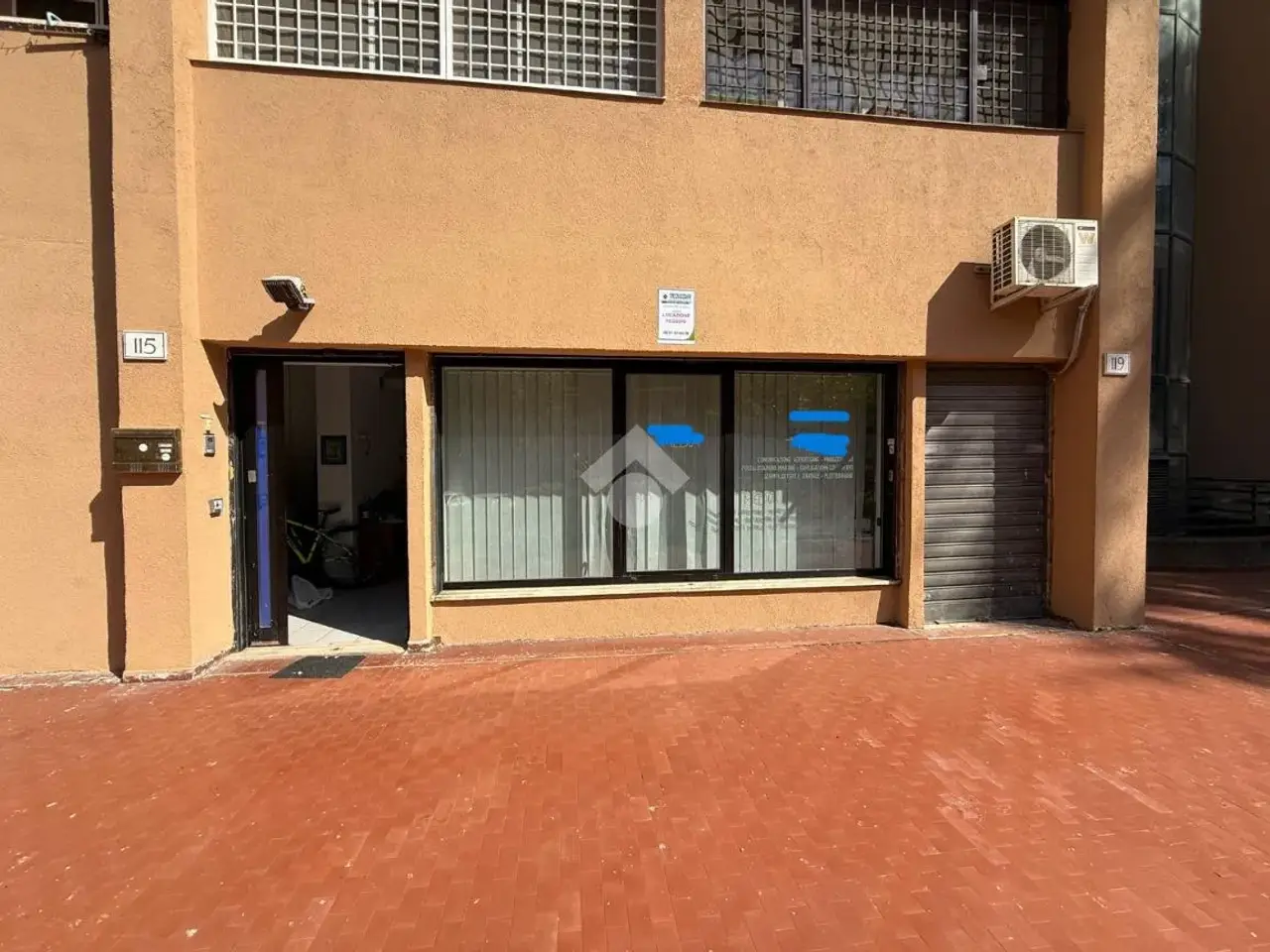 Negozio in Via Elio Lampridio Cerva 115, Roma, {3} - Foto 1