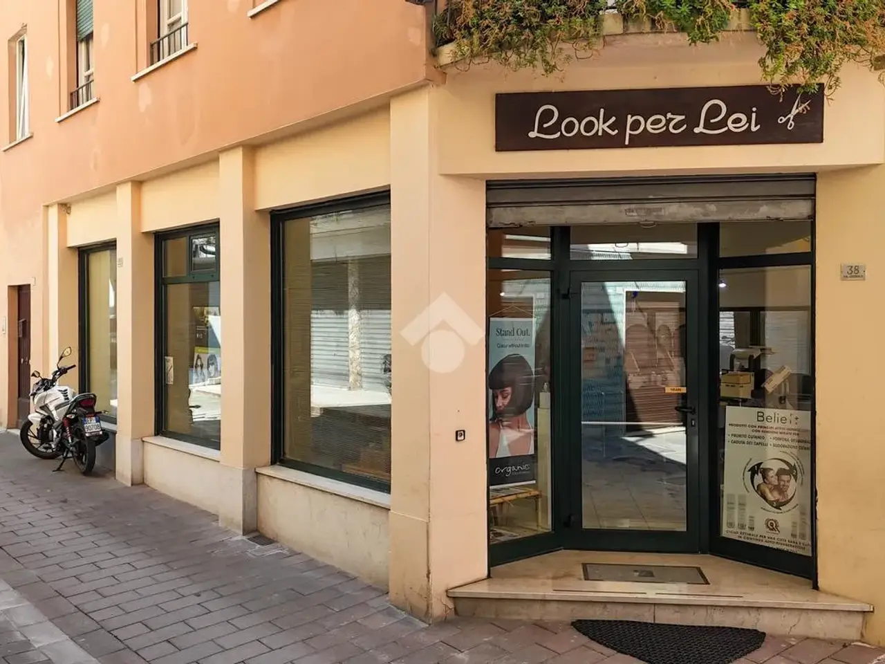 Negozio in Via Garibaldi 38, Toscolano Maderno, {3} - Foto 2