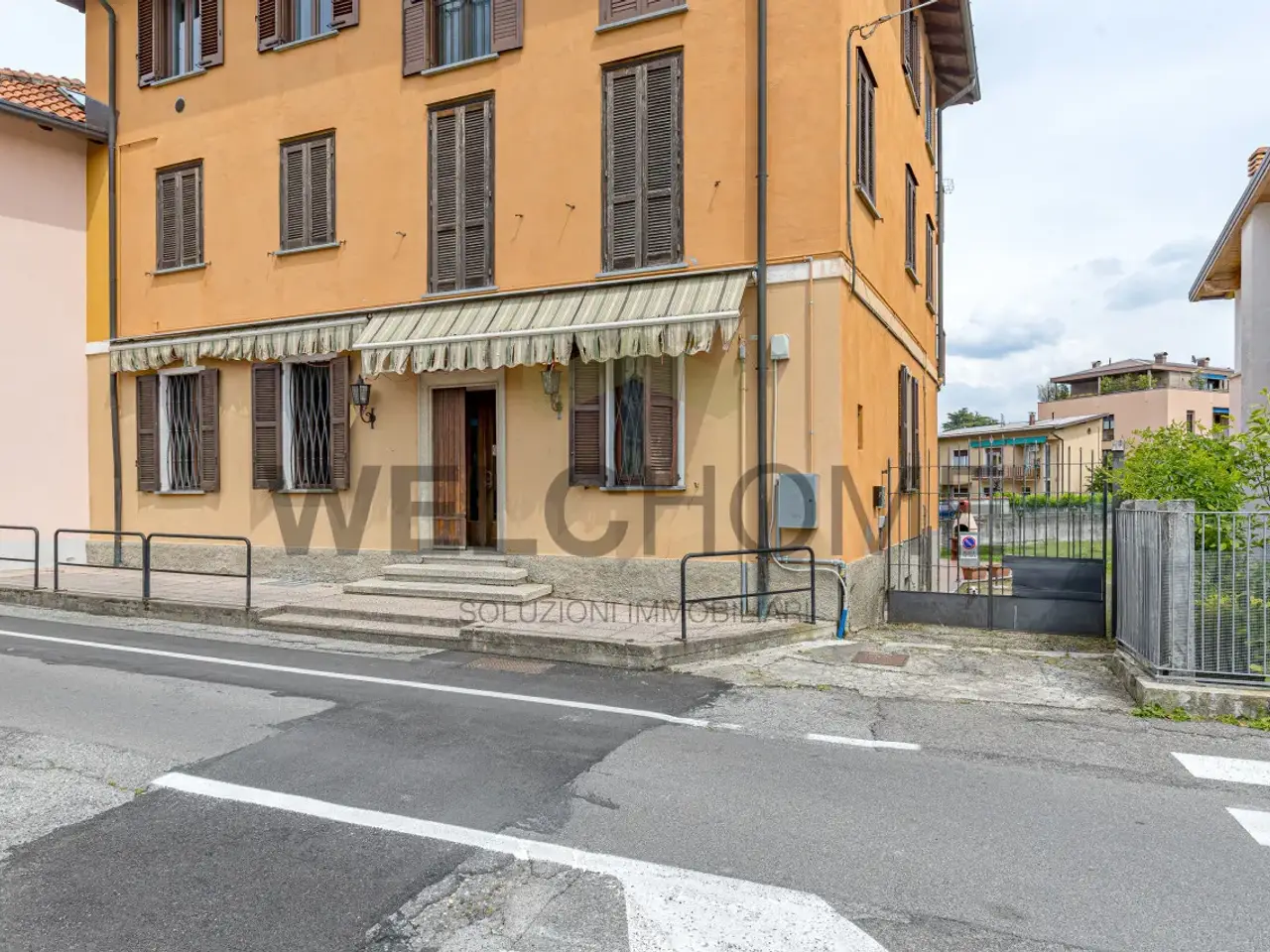 Esercizio commerciale in Via Trento 9, Erba, {3} - Foto 1