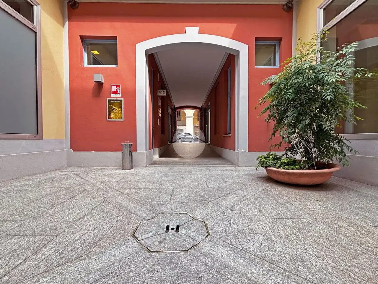 Negozio in Via Buniva 63, Pinerolo, {3} - Foto 1
