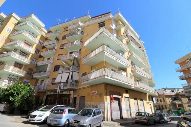 Dreizimmerwohnung in Prol. Via Carlo De Marco, Napoli - Foto 1