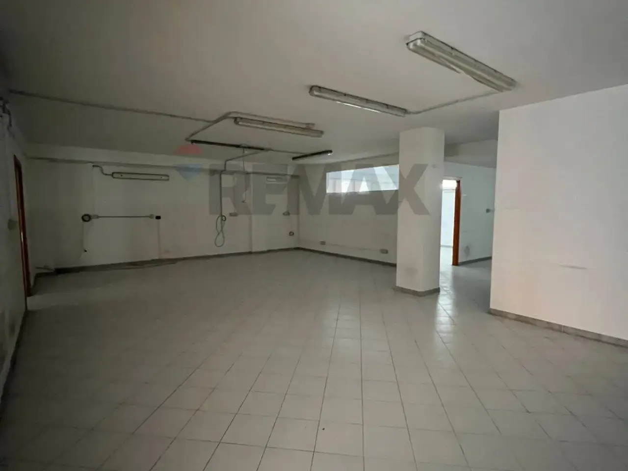 Ufficio in Via Cesare Battisti 255, Triggiano, {3} - Foto 2