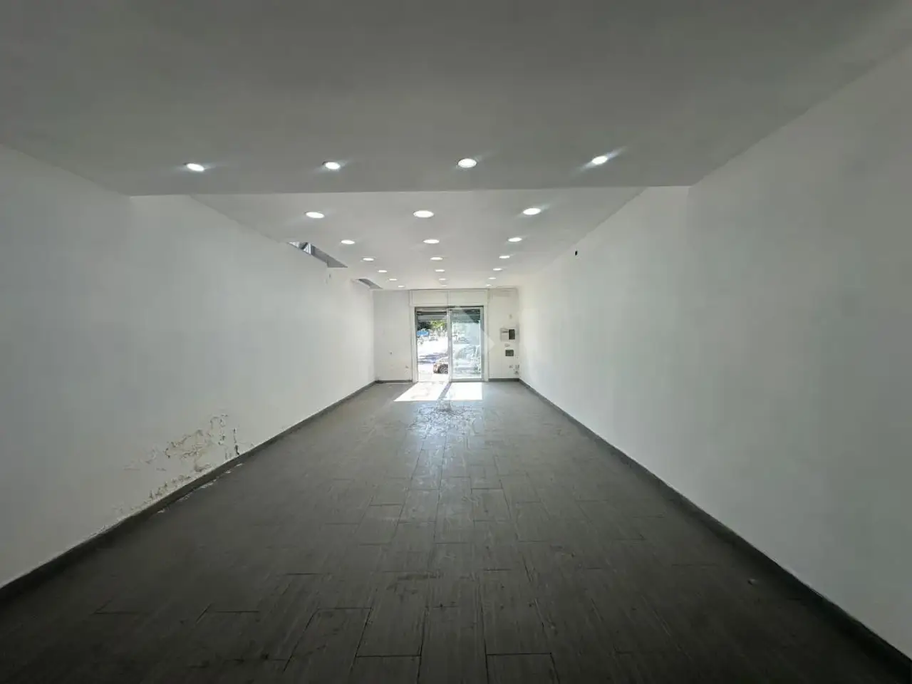 Negozio in Via Salvatore di Giacomo 68, Melito Di Napoli, {3} - Foto 1