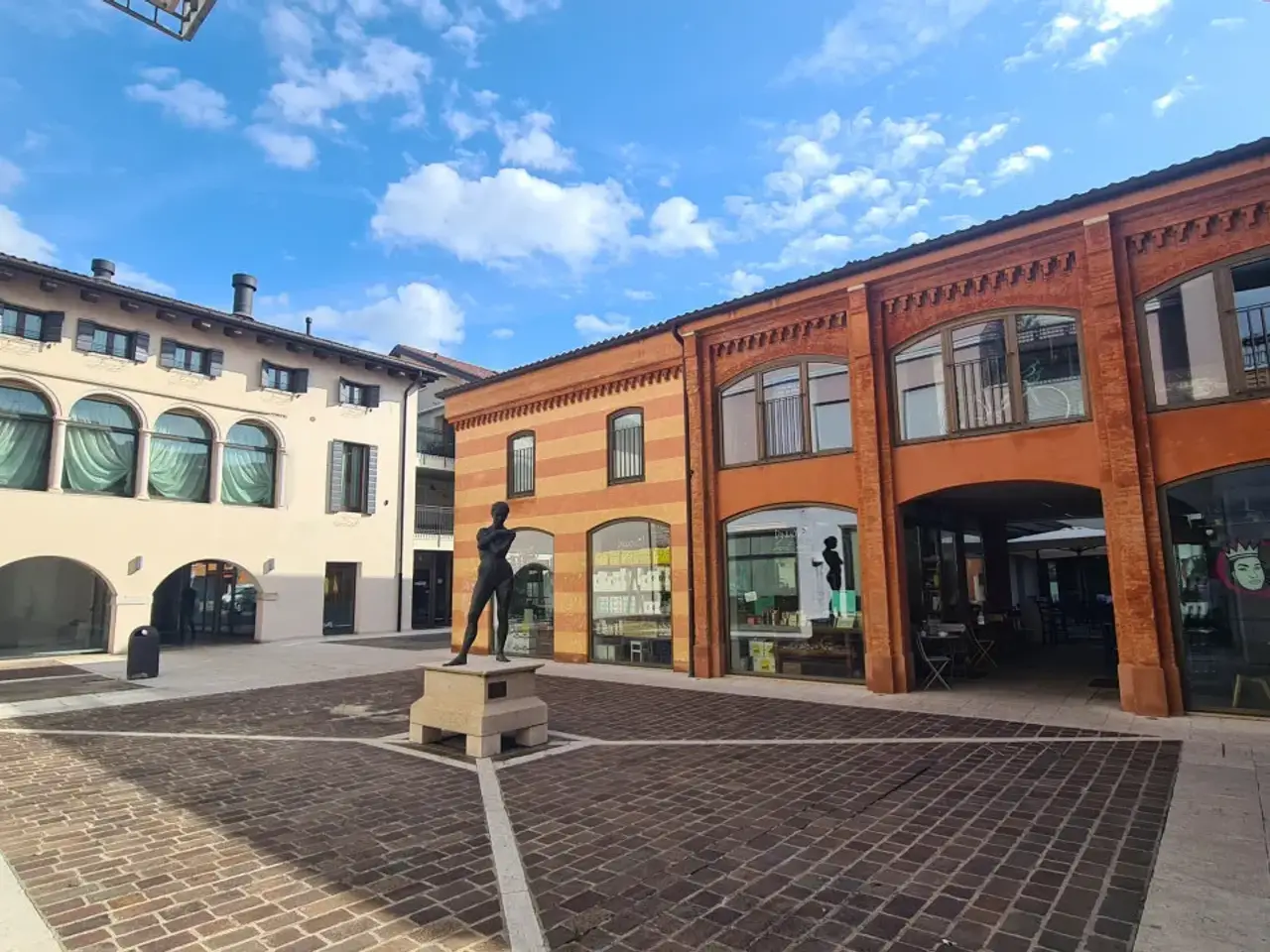 Negozio in Piazza Giorgione, Castelfranco Veneto, {3} - Foto 1