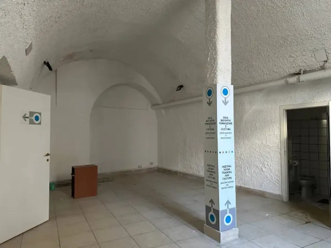 Negozio in , Modugno, {3} - Foto 1