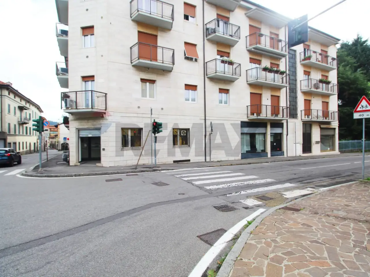 Negozio in Via Rampinelli 1, Ponte San Pietro, {3} - Foto 1