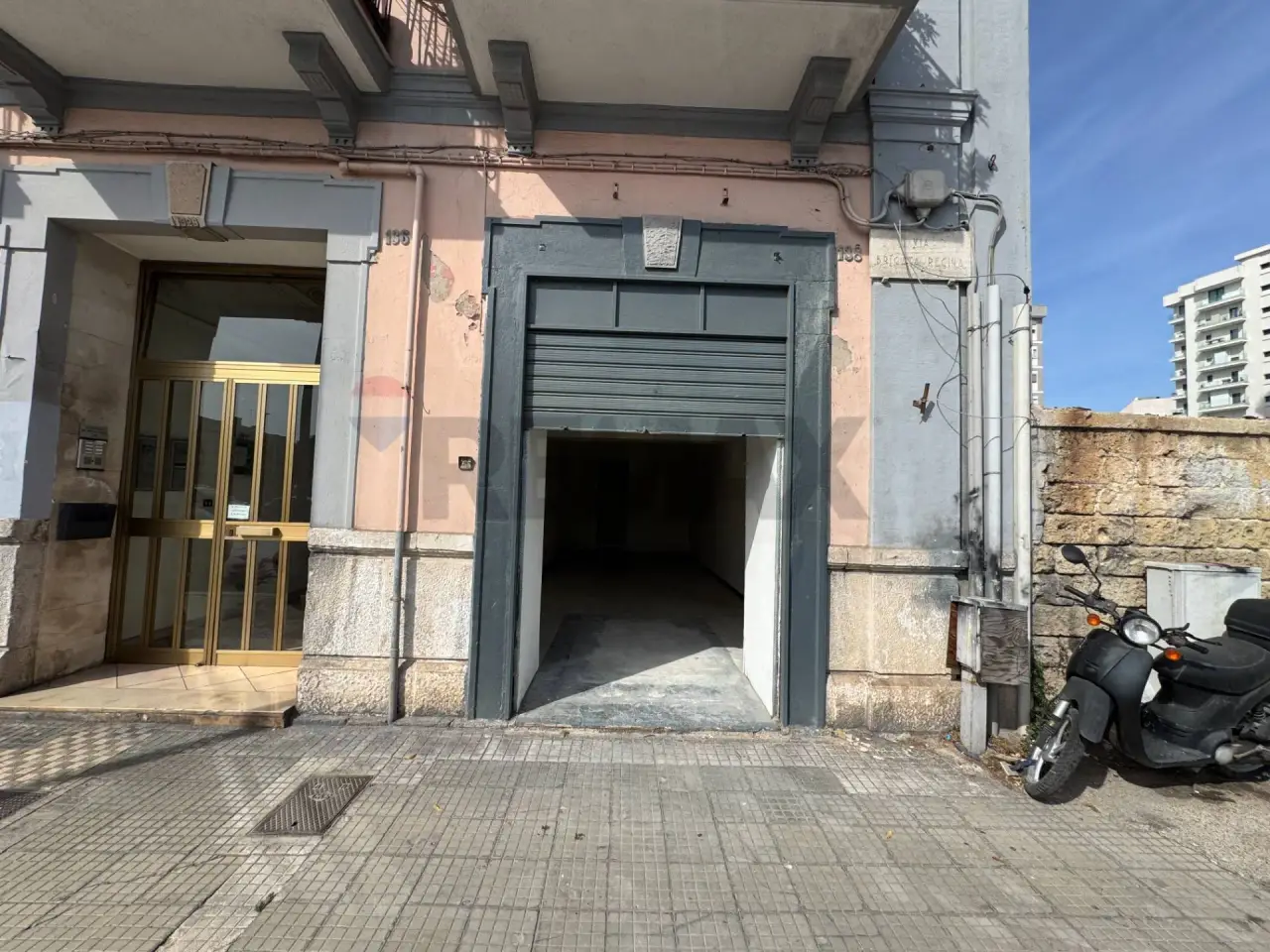 Negozio in Via Brigata Regina 136, Bari, {3} - Foto 1