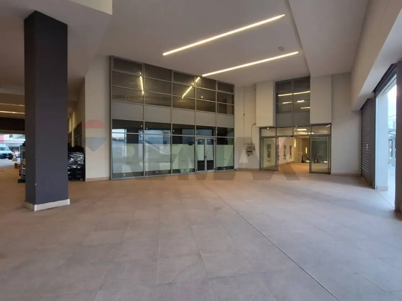 Negozio in Via Tiburtina Valeria 57, Pescara, {3} - Foto 2