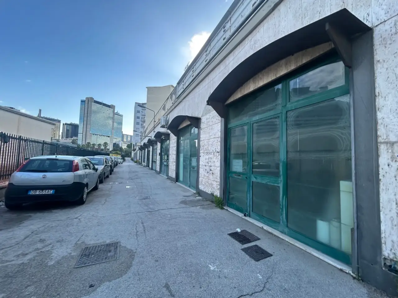 Palazzina commerciale in Piazza Enrico Cenni 1, Napoli, {3} - Foto 1