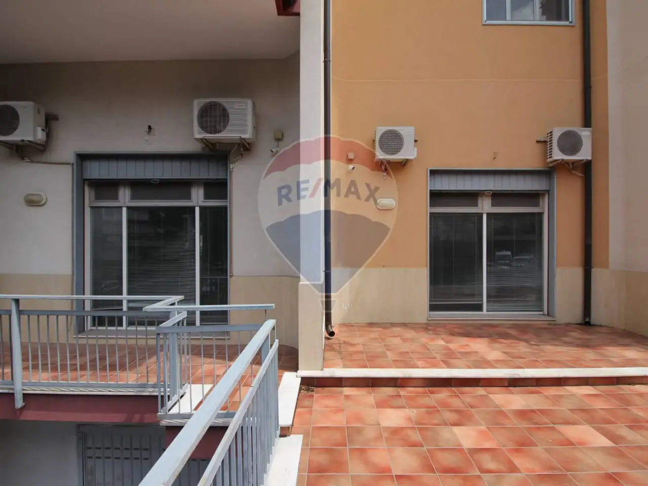 Negozio in Corso del Popolo 44, Paternò, {3} - Foto 1