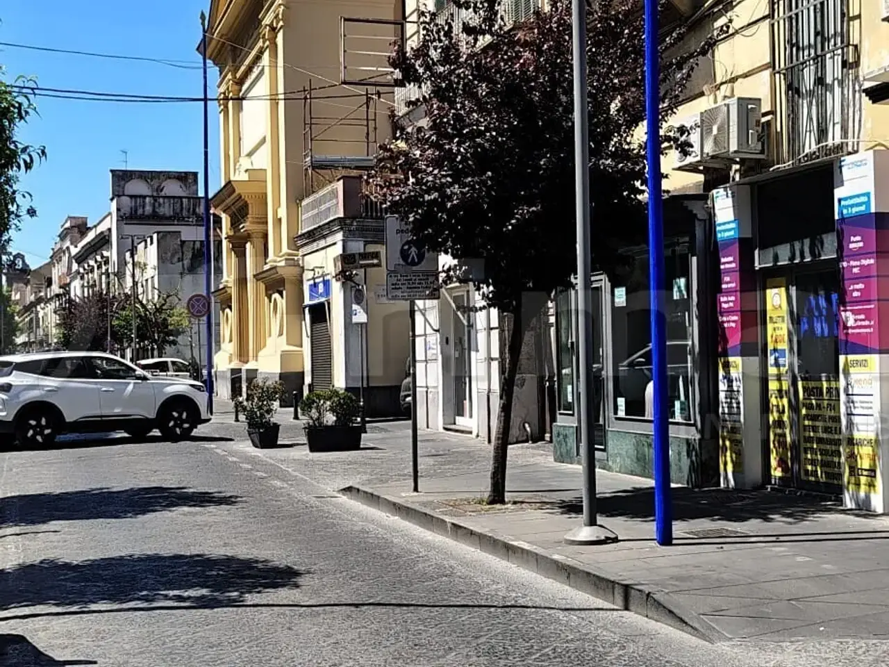 Palazzina commerciale in Corso Campano 183, Giugliano In Campania, {3} - Foto 2