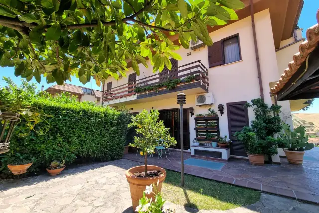 Terraced house in Via Ugo Ortona, Catanzaro - Photo 1