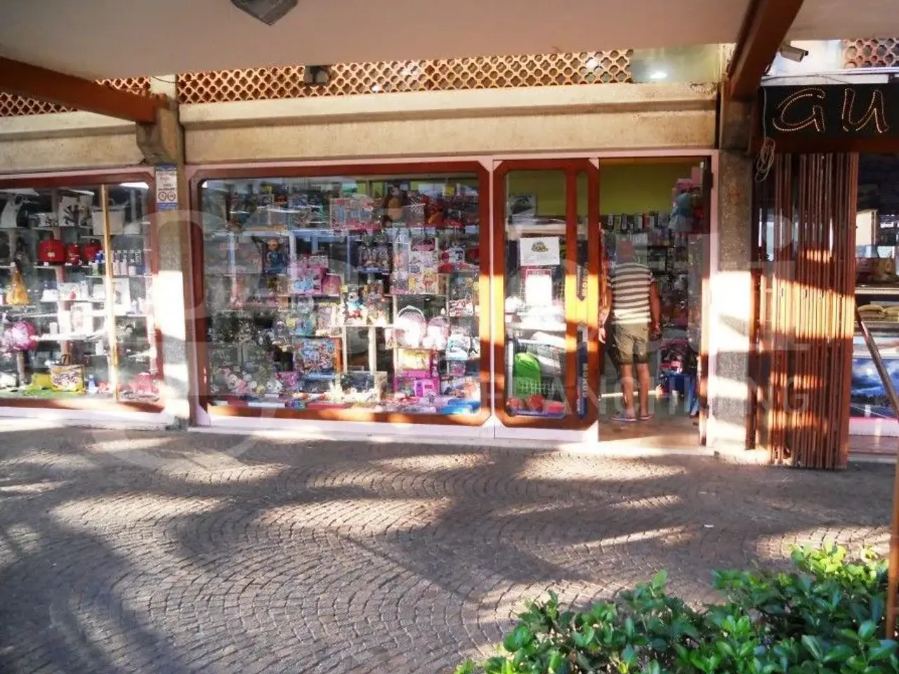 Negozio in Baia Domizia Centro, Viale degli Oleandri 8, Sessa Aurunca, {3} - Foto 2