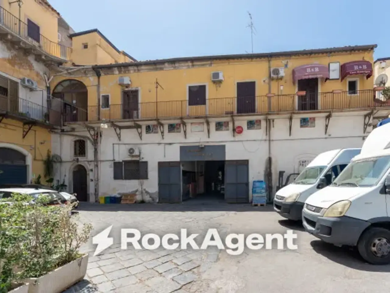 Magazzino in Piazza Maravigna 9, Catania, {3} - Foto 1