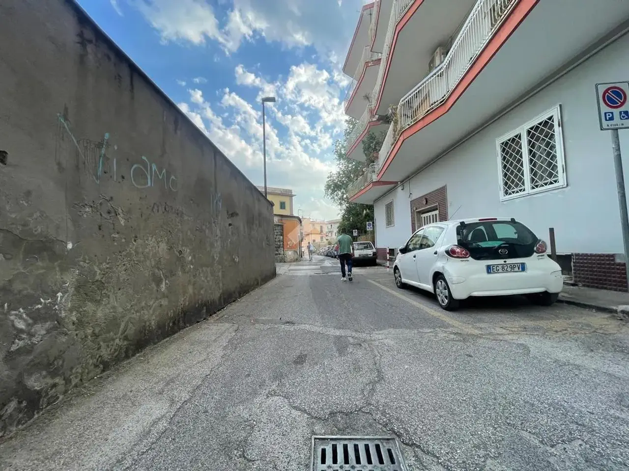 Negozio in Via Vecchia S. Gennaro 123, Pozzuoli, {3} - Foto 1