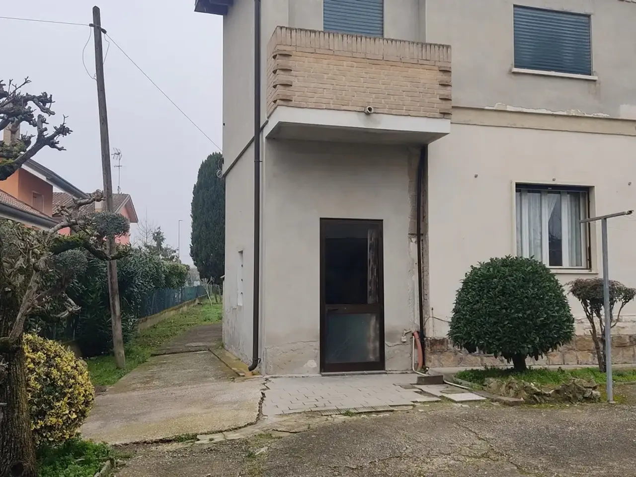 Palazzina commerciale in Corbola Via Ponte in Ferro, Corbola, {3} - Foto 2