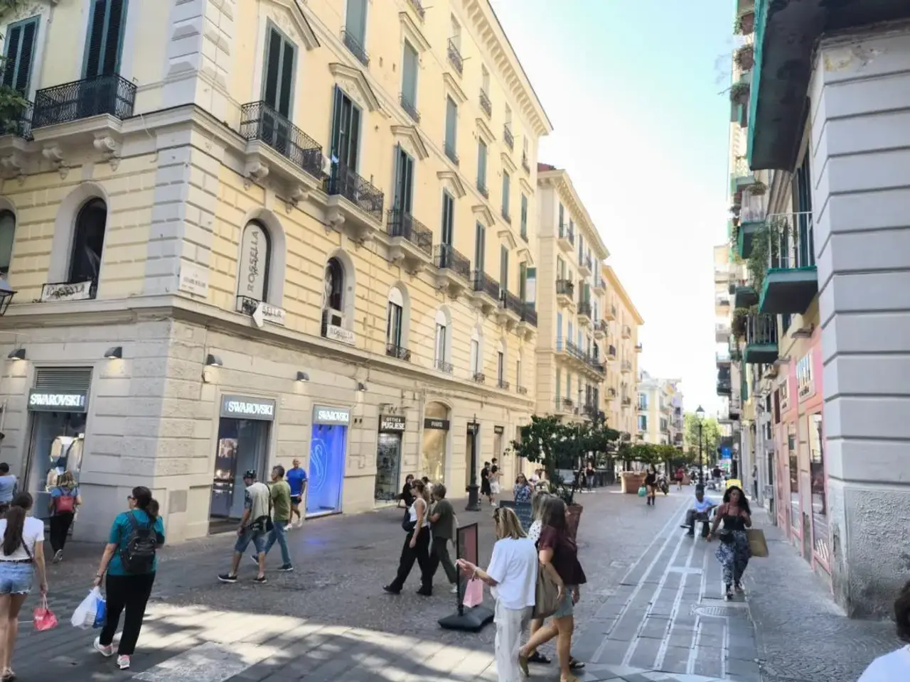 Magazzino in Via Giovanni Merliani 51, Napoli, {3} - Foto 1