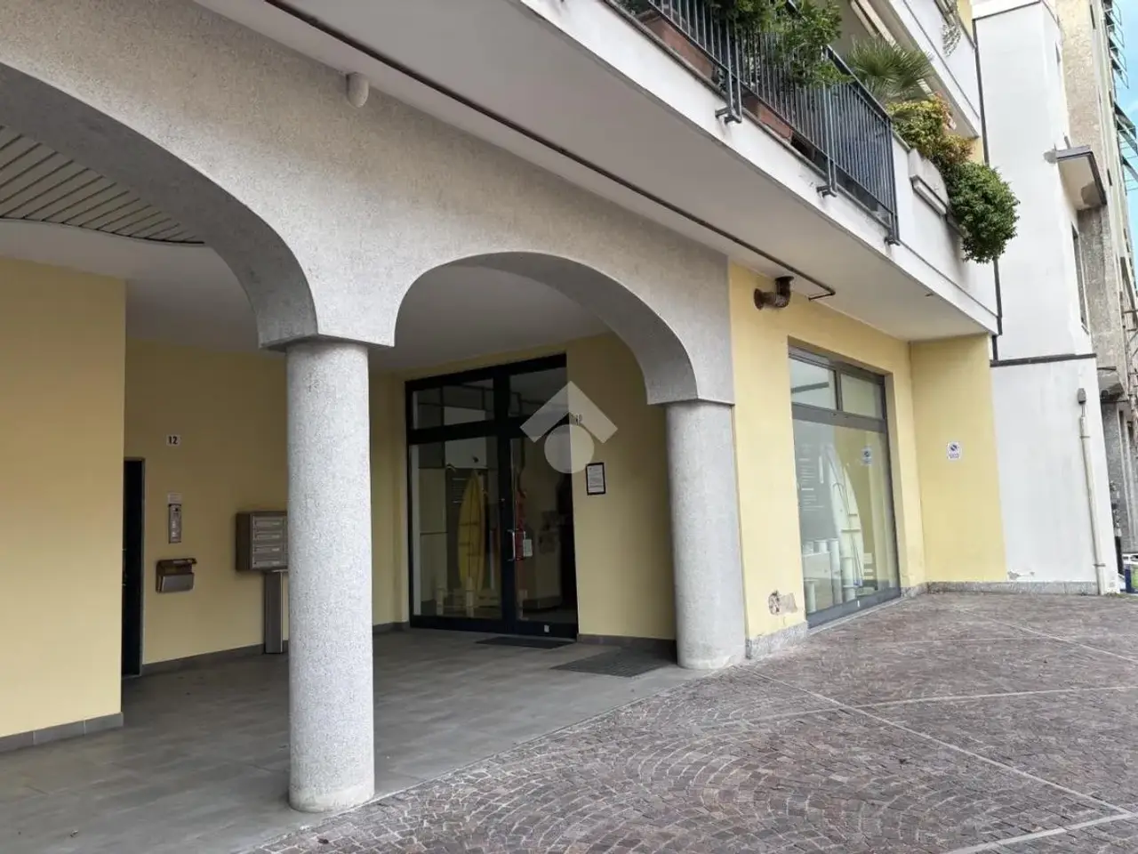 Negozio in Via dei Disciplini 10, Legnano, {3} - Foto 1