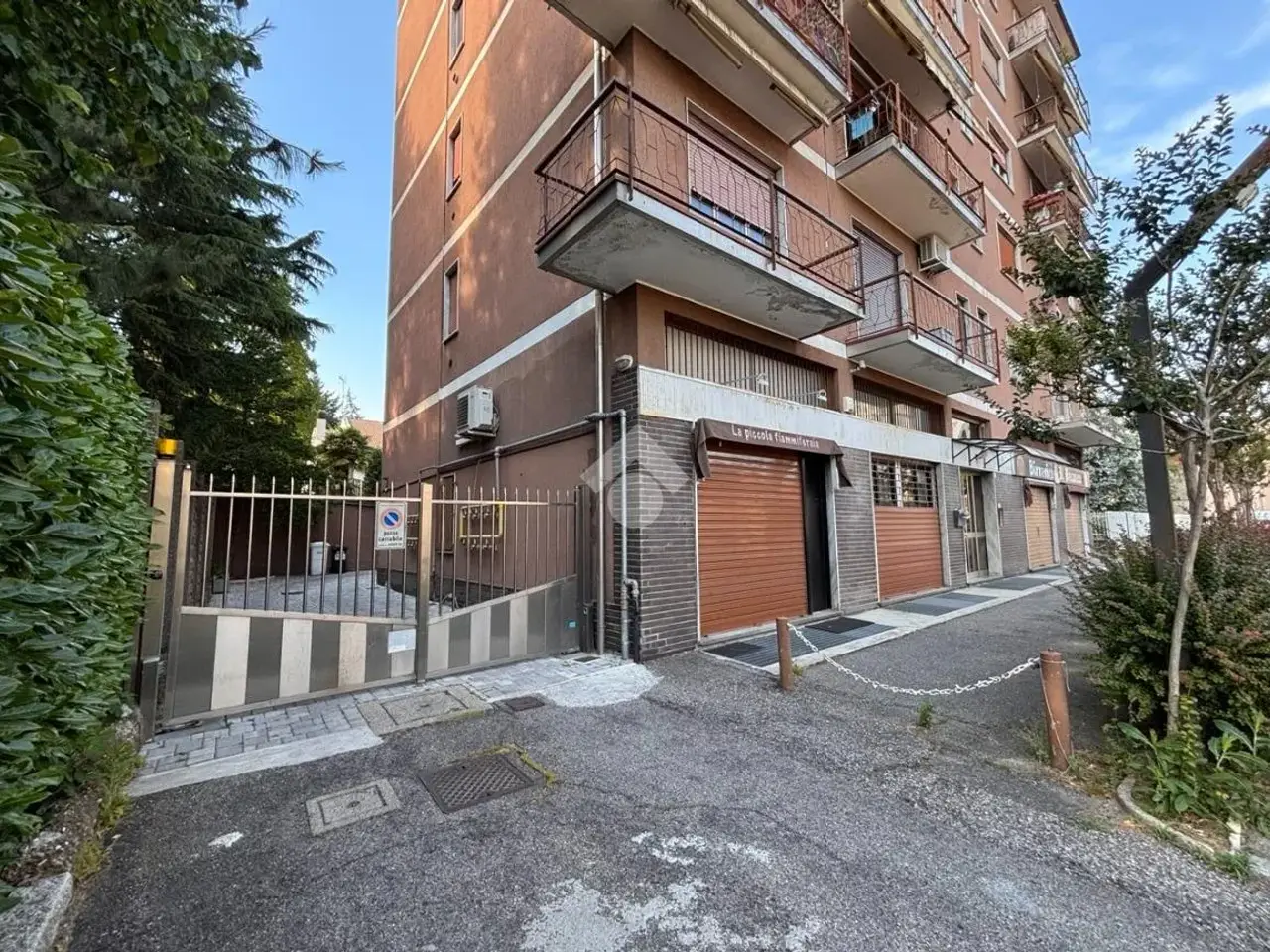 Negozio in Via G. Giusti 18, Castellanza, {3} - Foto 1