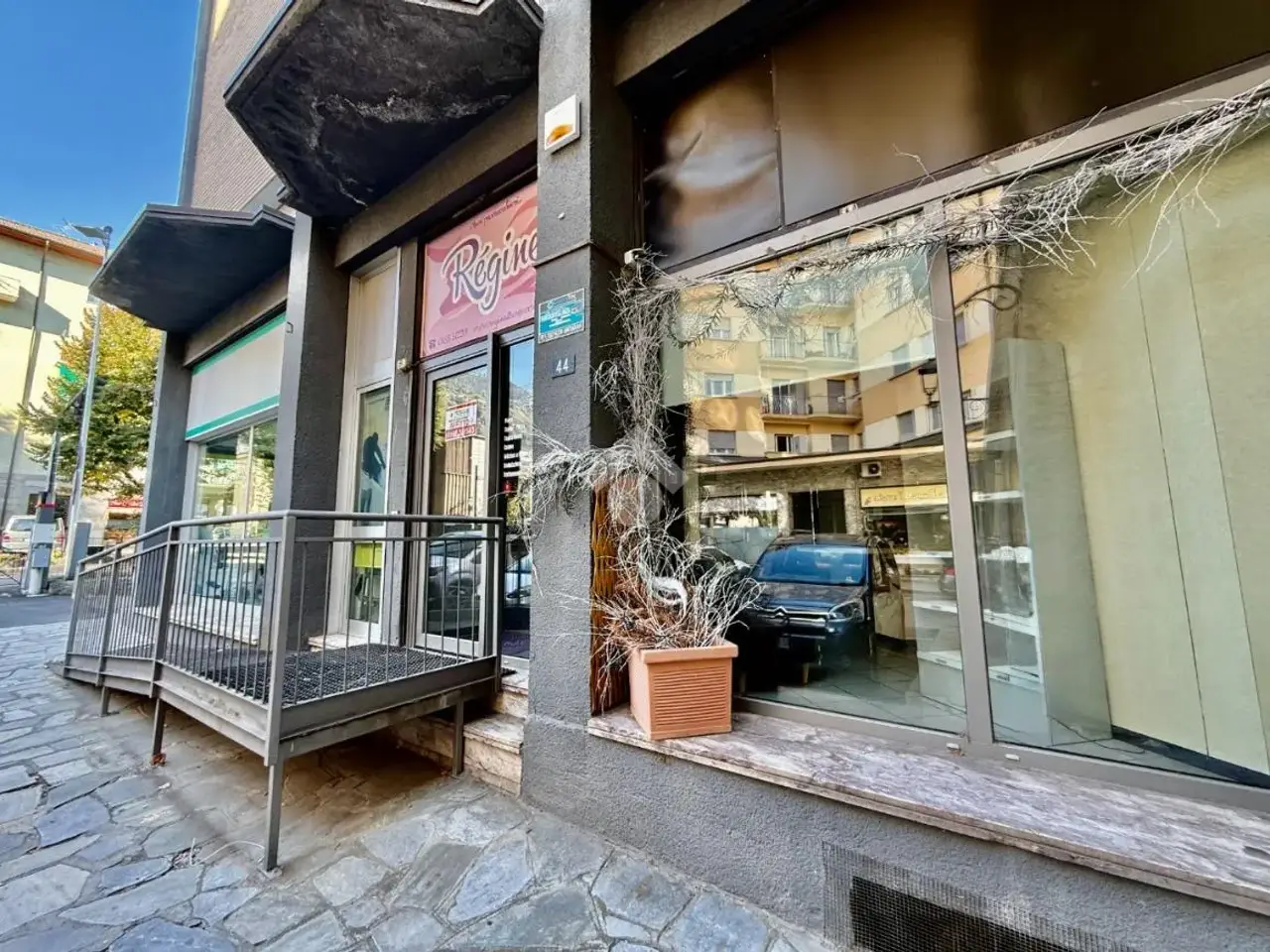 Negozio in Via Laurent Martinet 44, Aosta, {3} - Foto 2