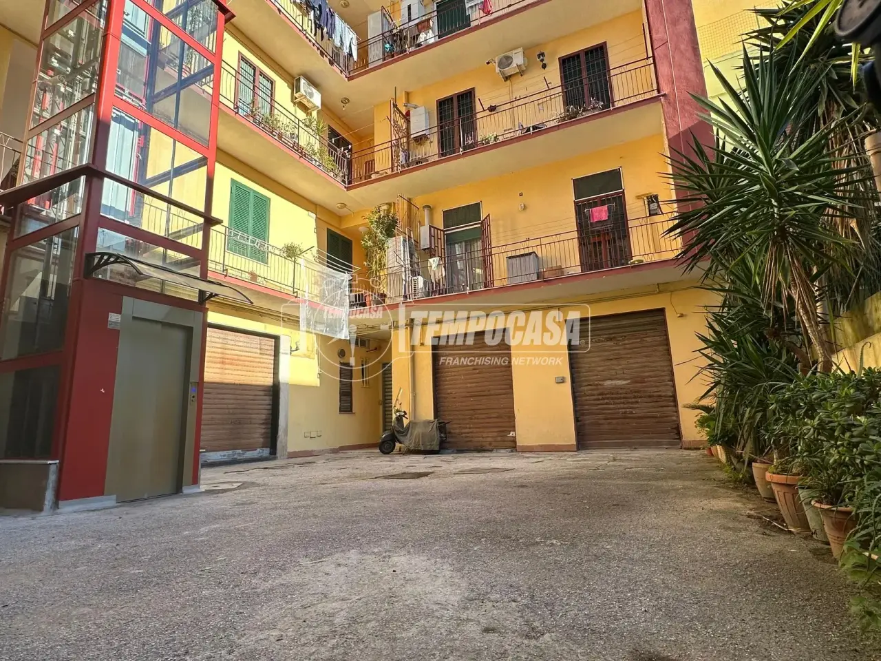 Magazzino in Via Terracina, Napoli, {3} - Foto 2