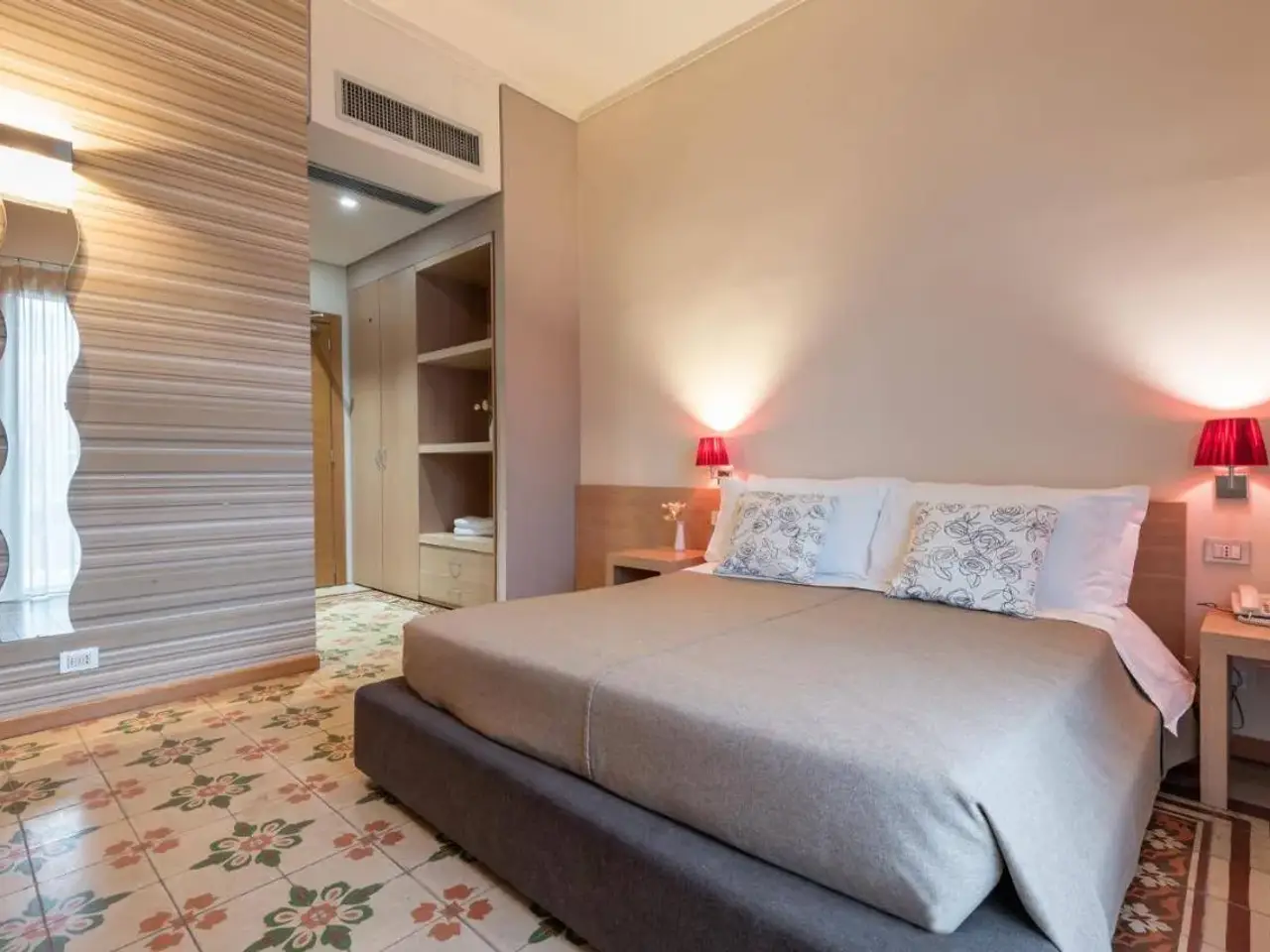 Albergo in C.So Vittorio Veneto 93, Ragusa, {3} - Foto 1