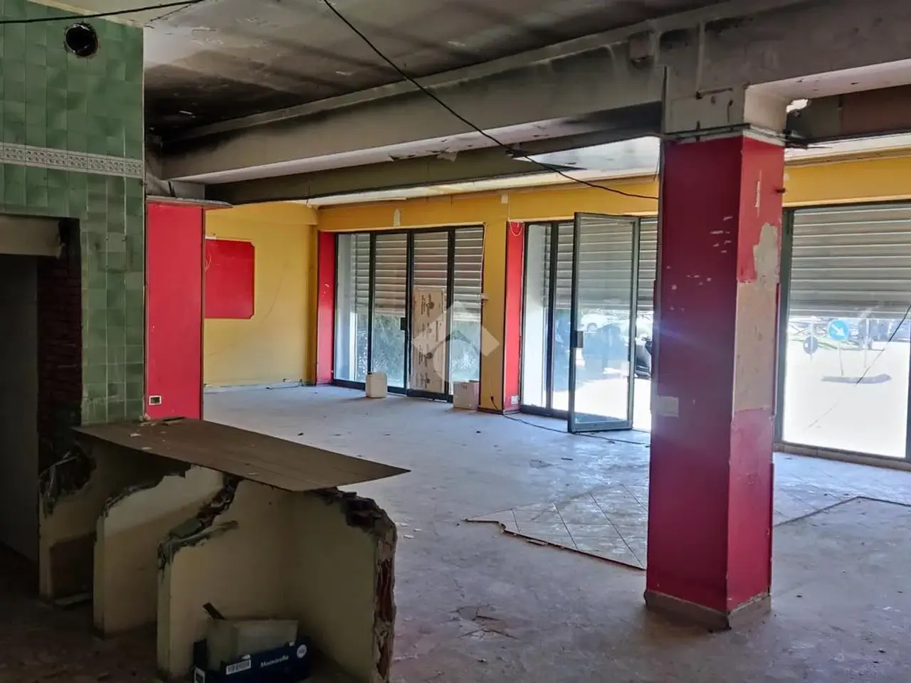 Negozio in Piazza Che Guevara 1, Citta' Di Castello, {3} - Foto 2