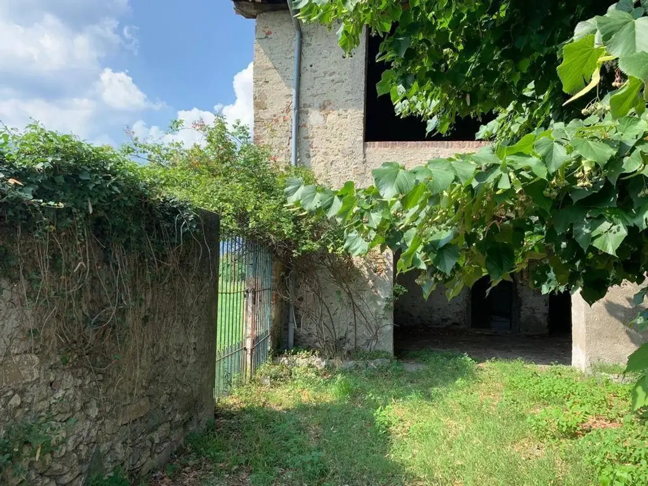 Palazzina commerciale in Località Rossa, Galbiate, {3} - Foto 1