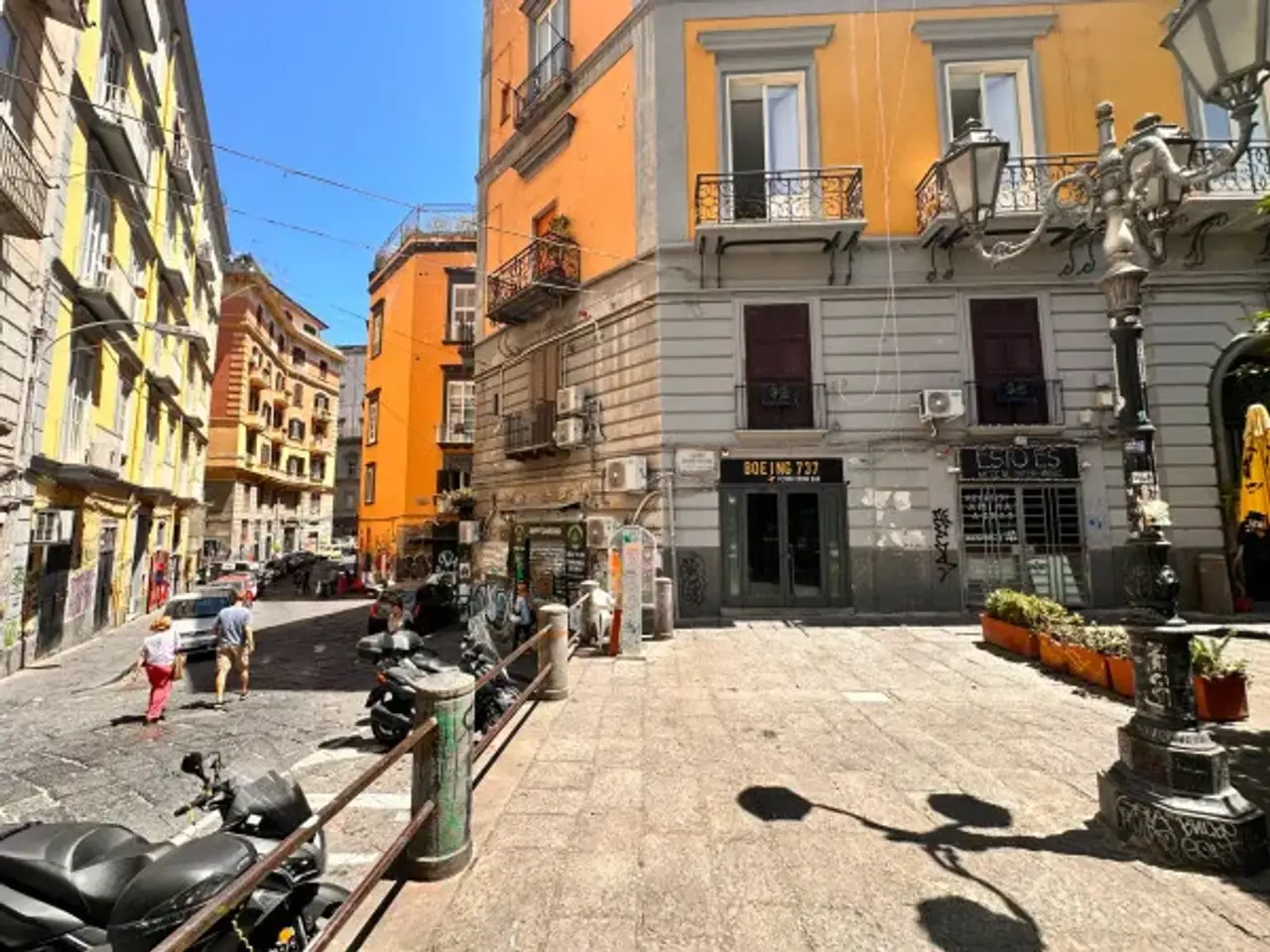 Pub in Largo San Giovanni Maggiore, Napoli, {3} - Foto 1