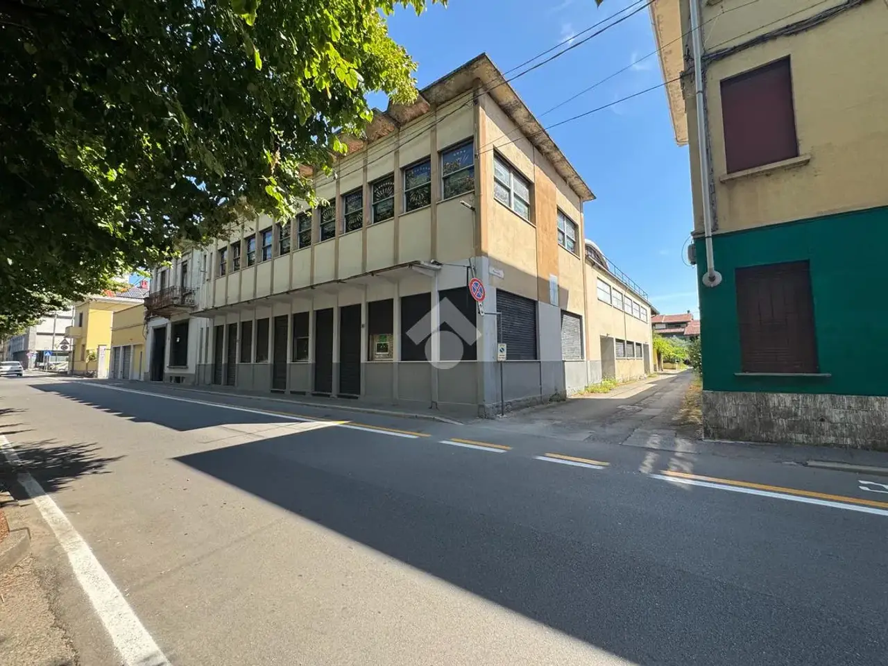 Palazzina commerciale in Viale Leonardo da Vinci 53, Galliate, {3} - Foto 1