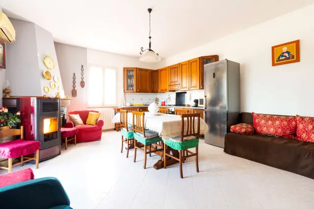 4-room flat in Via Giuseppe Garibaldi , Uta - Photo 1