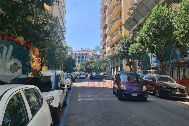 Geschäft in Via Orsi  48, Napoli - Foto 1