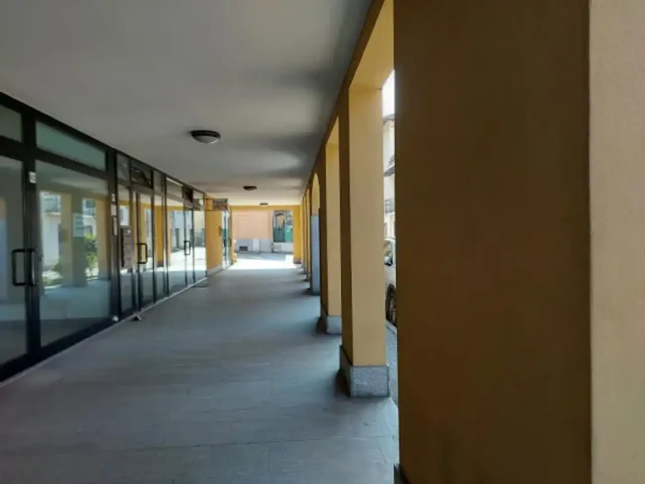 Negozio in Via Piave, Sesto Calende, {3} - Foto 1