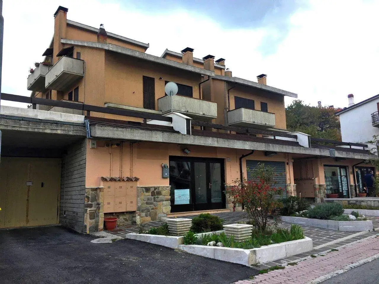 Locale commerciale in Via Arano, 64, Ovindoli, {3} - Foto 2