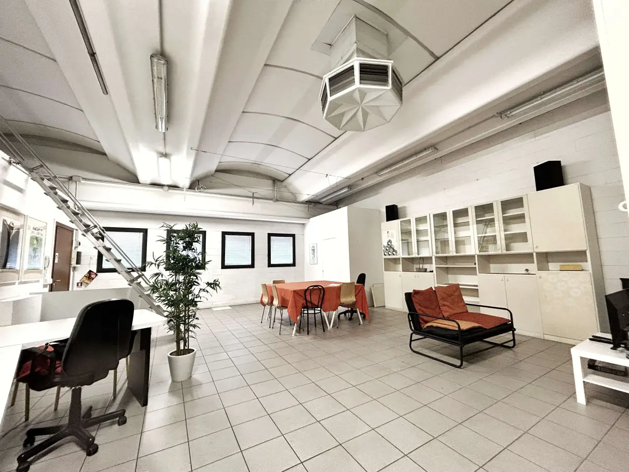 Palazzina commerciale in , Modena, {3} - Foto 1