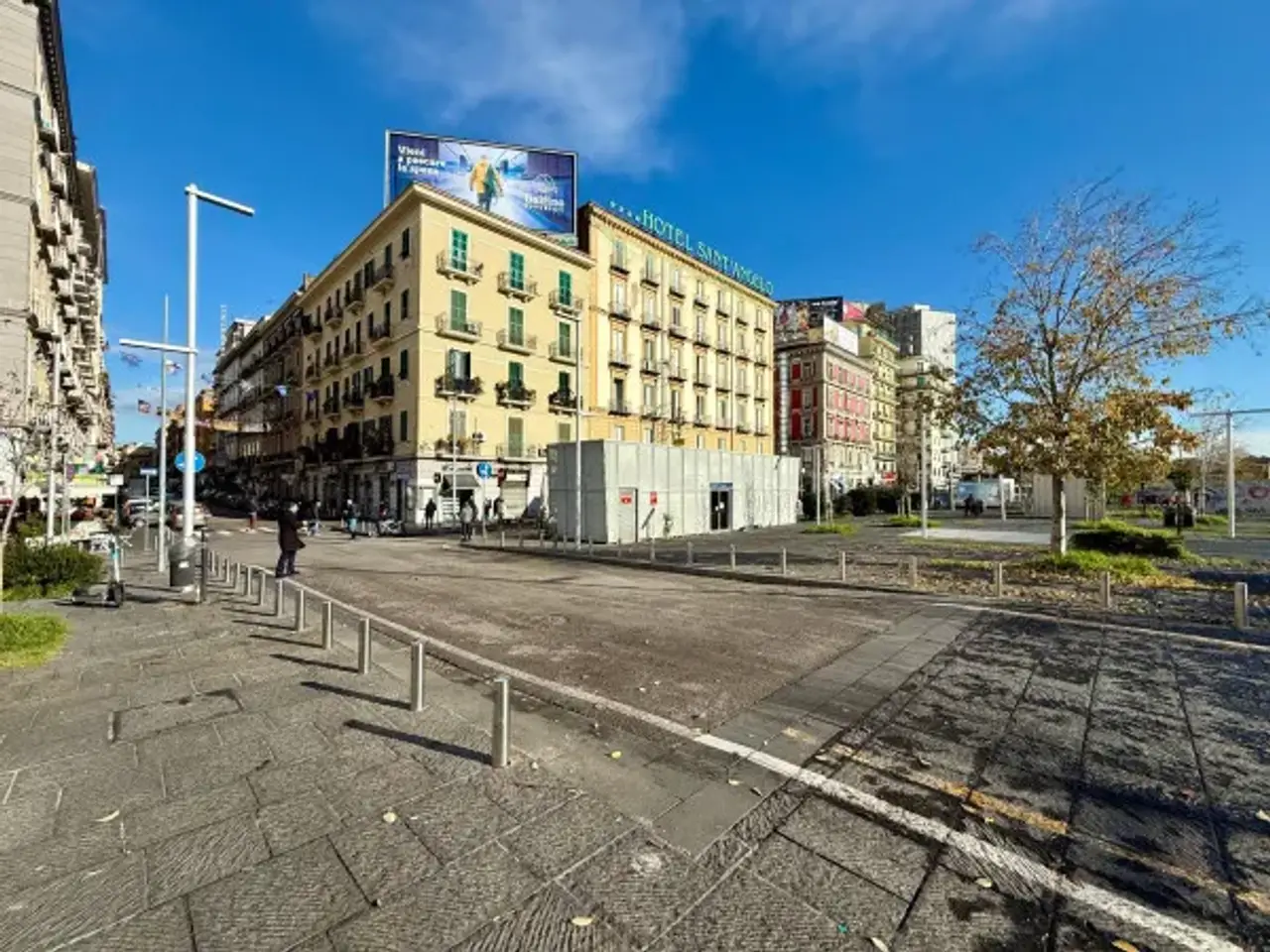 Negozio in Piazza Giuseppe Garibaldi 60, Napoli, {3} - Foto 2